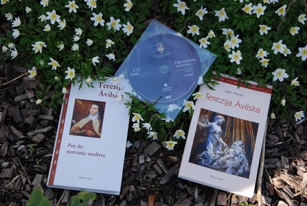knjigi in DVD ob 500 letnici rojstva sv. Terezije